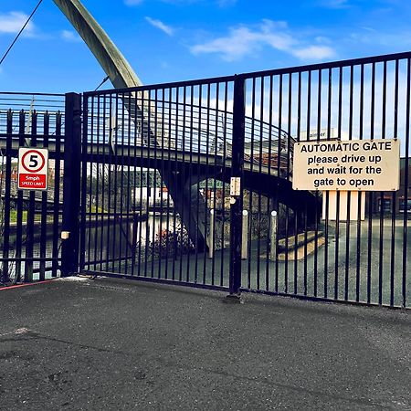 Luxury Waterfront Property With Free Parking Coventry Buitenkant foto