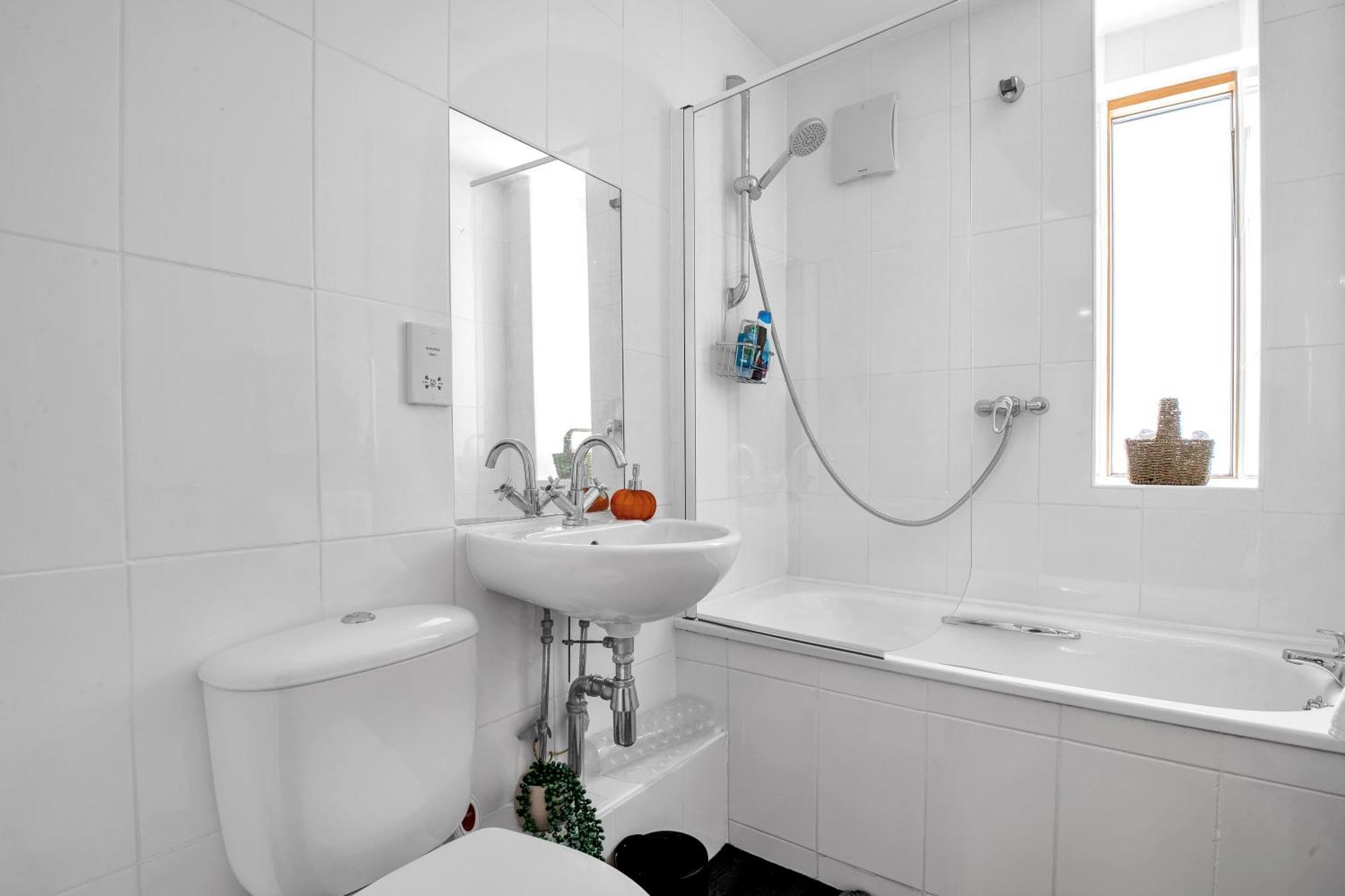 Luxury Waterfront Property With Free Parking Coventry Buitenkant foto